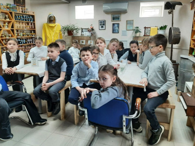 Католическая гимназия в гостях у Музея меда Католическая гимназия в гостях у Музея меда