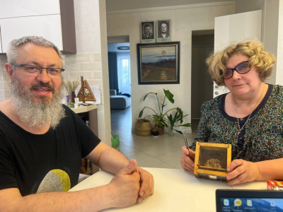 Лечение растяжения связок локтевого сустава пчелоужалением, часть 1 Лечение растяжения связок локтевого сустава пчелоужалением, часть 1