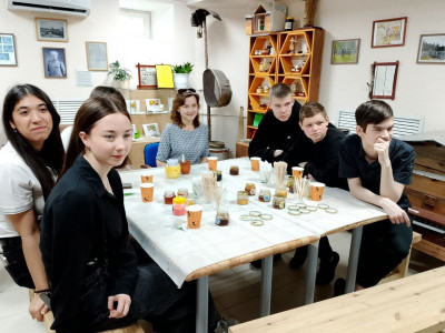 Школьники в гостях у Пчелотеки: экскурсия, истории и сладкие открытия! Школьники в гостях у Пчелотеки: экскурсия, истории и сладкие открытия!